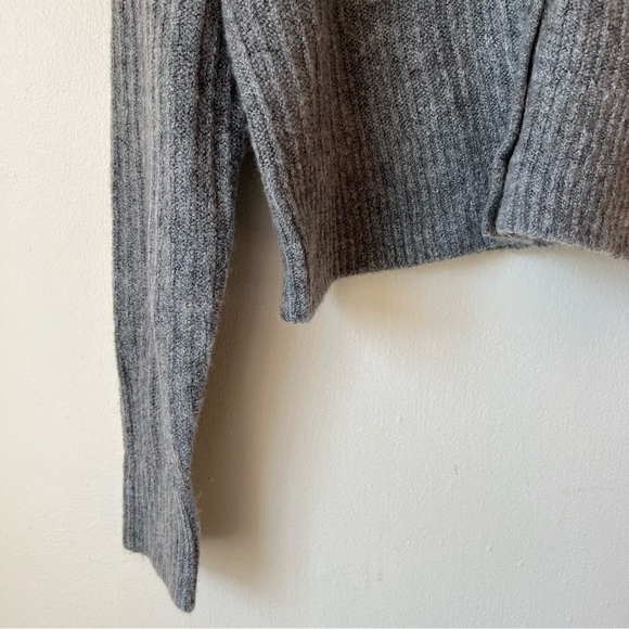 CLOSET CLOSING TODAY • LAST CHANCE✨NWT a&f crewneck cropped cardigan - Picture 5 of 7